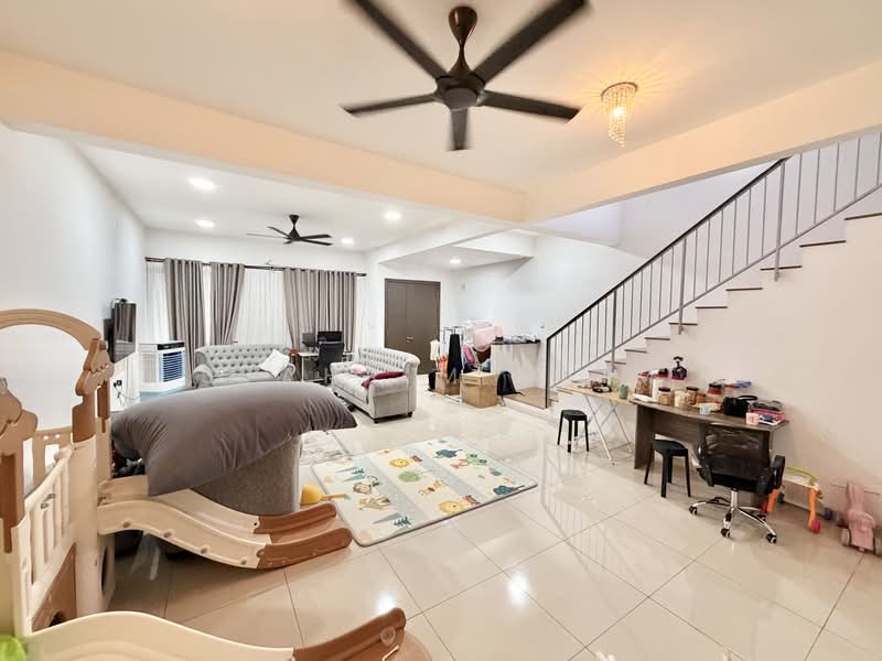Rumah Teres 2 Tingkat untuk Dijual di Taman Cahaya Alam (Shah Alam) - Syahrim Naim - Living Room - PropertyGuru.com.my