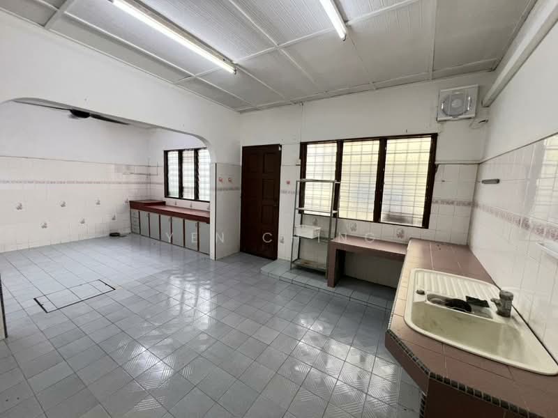 2-storey Terraced House for Sale in Bandar Sri Damansara (Selangor) - Yen Ching - Kitchen - PropertyGuru.com.my