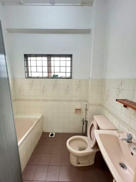 2-storey Terraced House for Sale in Bandar Sri Damansara (Selangor) - Yen Ching - Bathroom - PropertyGuru.com.my