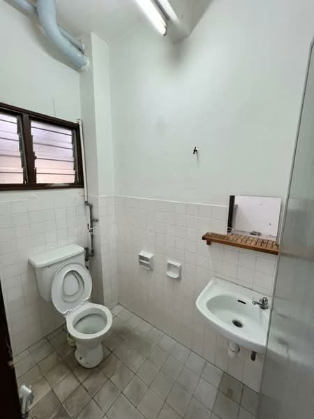 2-storey Terraced House for Sale in Bandar Sri Damansara (Selangor) - Yen Ching - Bathroom - PropertyGuru.com.my