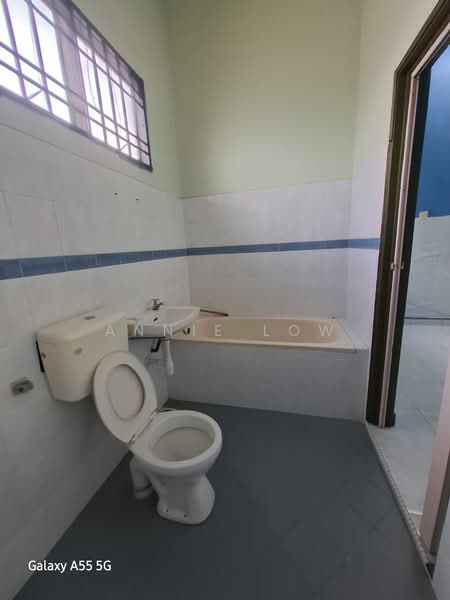 2.5-storey Terraced House for Sale in Taman Pulai Utama (Skudai) - Annie Low - Bathroom - PropertyGuru.com.my