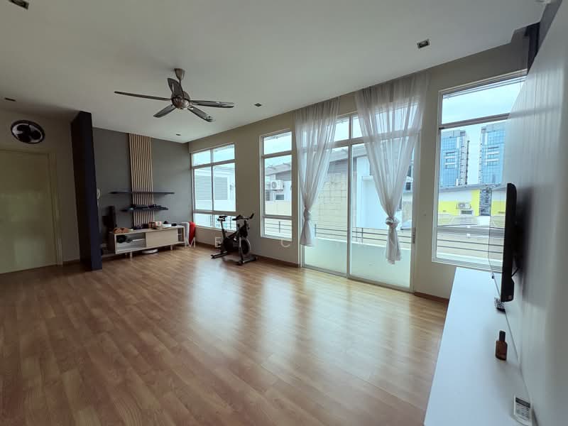Rumah Banglo untuk Dijual di Seksyen U1 (Glenmarie) - Mei Chia - Living Room - PropertyGuru.com.my