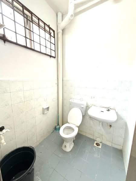 Rumah Teres 2 Tingkat untuk Disewa di Kota Masai (Pasir Gudang) - Yucong . - Bathroom - PropertyGuru.com.my