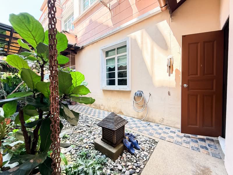 Zero-Lot Bungalow for Sale in Seri Kembangan (Selangor) - Siti Mariam - PropertyGuru.com.my