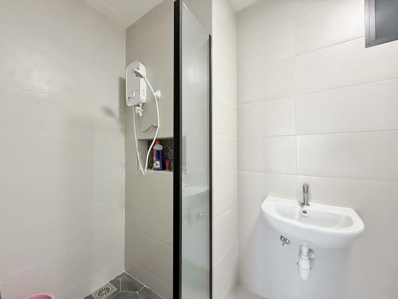 Kondominium untuk Dijual di Trinity Wellnessa - M.J Zairin - Bathroom - PropertyGuru.com.my