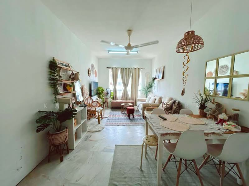 Apartment for Sale at Residensi Warnasari 3 - Kamsol Mascuri - Living Room - PropertyGuru.com.my