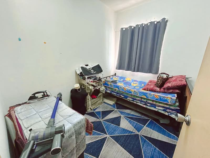 Apartment for Sale at Residensi Warnasari 3 - Kamsol Mascuri - Bedroom - PropertyGuru.com.my