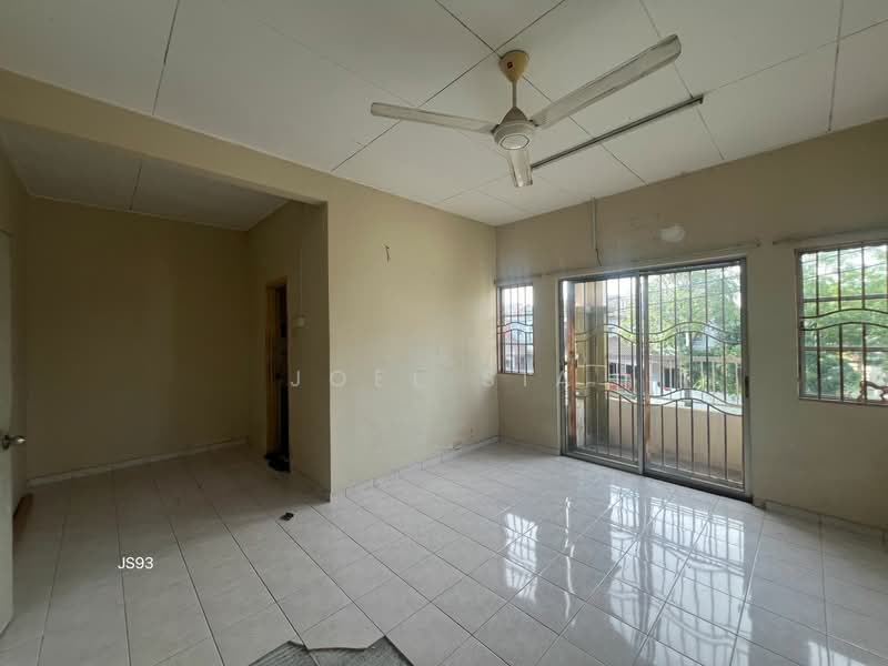 2-storey Terraced House for Sale in Klang (Selangor) - Joel Sia - Living Room - PropertyGuru.com.my