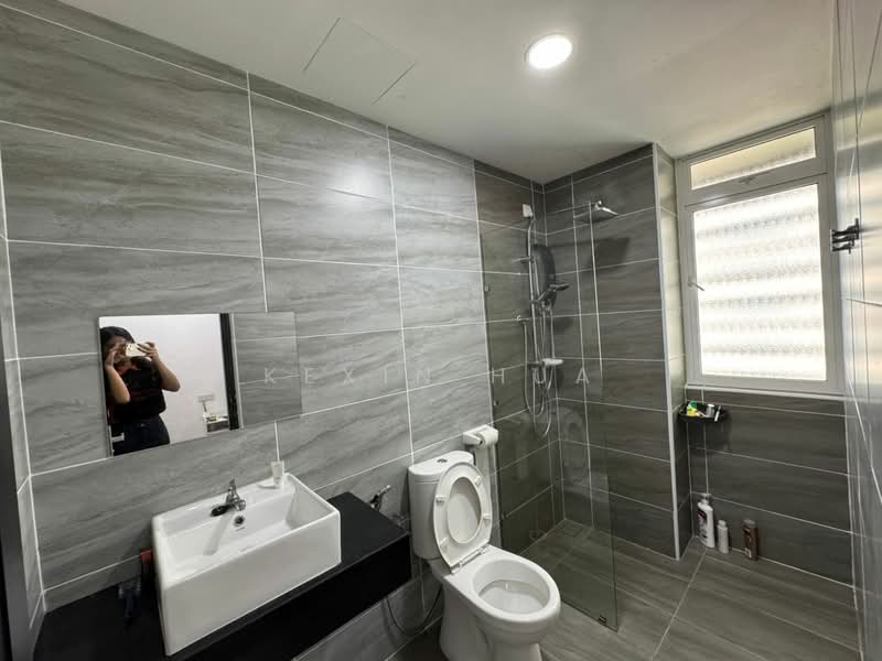 Service Residence for Sale at KSL Residence @ Daya - Kexin Hua - Bathroom - PropertyGuru.com.my