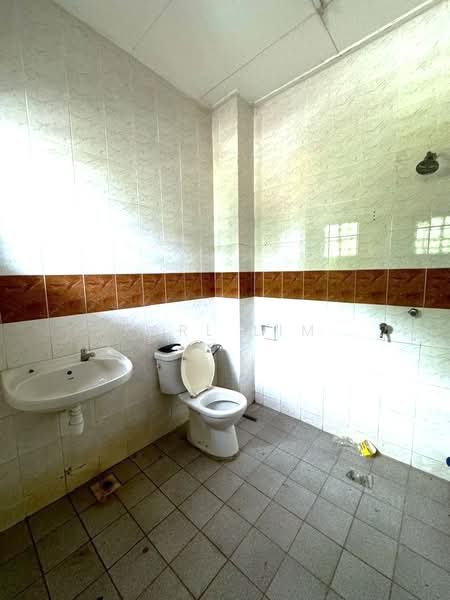 Rumah Teres 2 Tingkat untuk Dijual di Permas Jaya (Johor Bahru) - Karl Lim - Bathroom - PropertyGuru.com.my