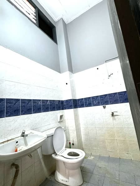 Rumah Teres 2 Tingkat untuk Dijual di Permas Jaya (Johor Bahru) - Karl Lim - Bathroom - PropertyGuru.com.my