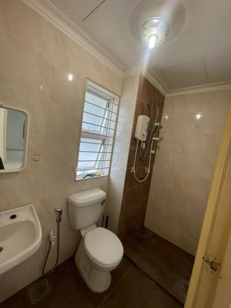 Kondominium untuk Dijual di Desa Impiana - KW Tan - Bathroom - PropertyGuru.com.my