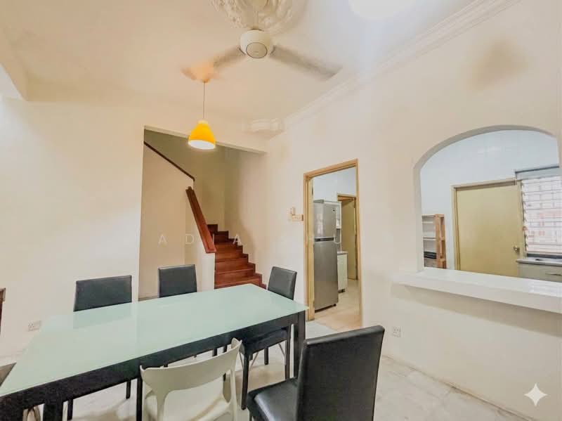 Rumah Teres 2 Tingkat untuk Dijual di Bukit Jelutong (Shah Alam) - Nadia Shukri - Dining Room - PropertyGuru.com.my