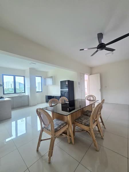 Kondominium untuk Dijual di Pavilion Resort - Amelie Soh - Dining Room - PropertyGuru.com.my