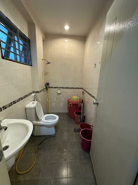 Rumah Bandar untuk Dijual di Kota Kemuning (Shah Alam) - Allister Seow - Bathroom - PropertyGuru.com.my