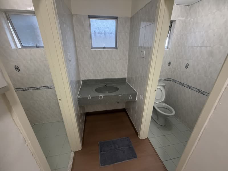 Apartment for Rent at Pangsapuri Kelana Impian - Yao Tan - Bathroom - PropertyGuru.com.my