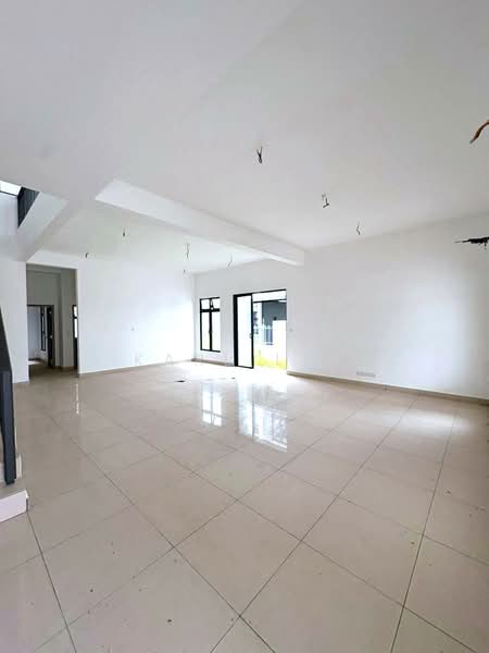 Cluster House for Sale in Taman Glenmarie (Johor Bahru) - Karl Lim - Living Room - PropertyGuru.com.my