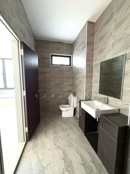 Cluster House for Sale in Taman Glenmarie (Johor Bahru) - Karl Lim - Bathroom - PropertyGuru.com.my