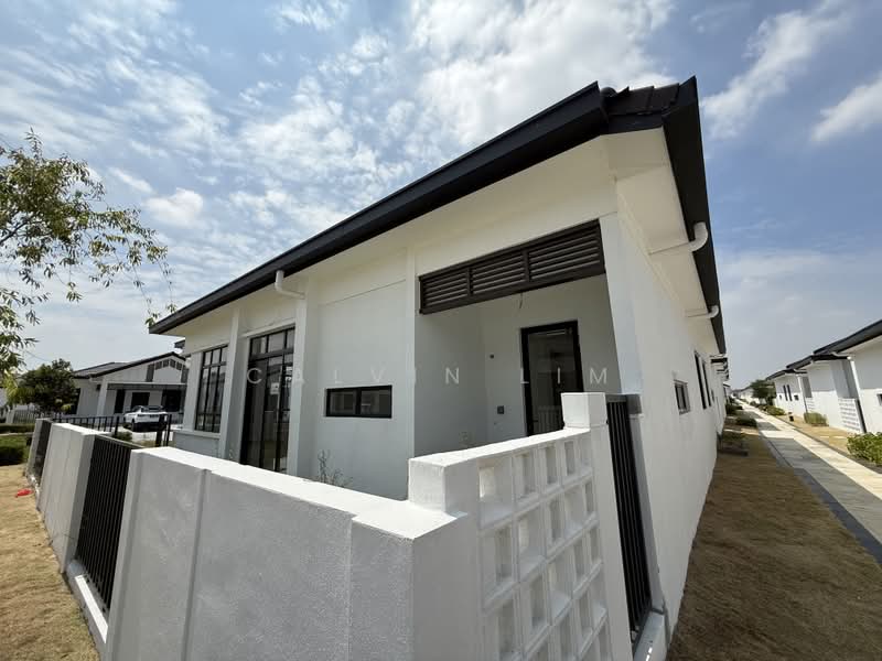 1-storey Terraced House for Sale in Shah Alam (Selangor) - Calvin Lim - Exterior - PropertyGuru.com.my