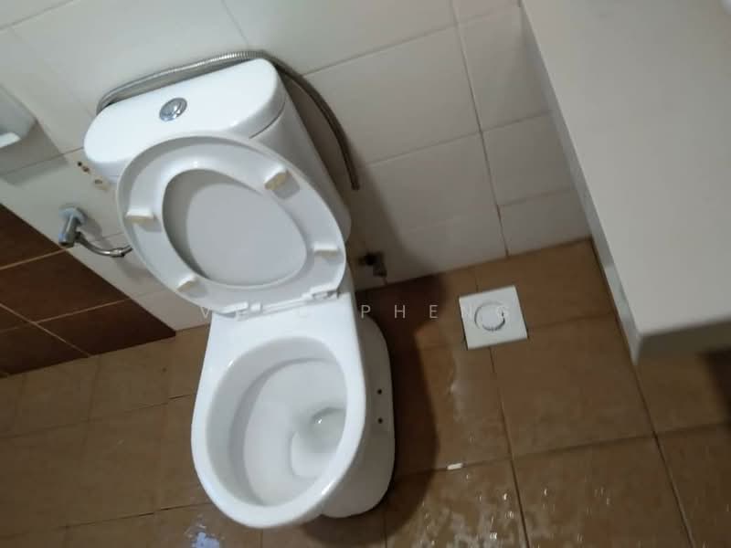 Service Residence for Sale at Bayou Lagoon Park Resort - Vinc Pheng - Bathroom - PropertyGuru.com.my