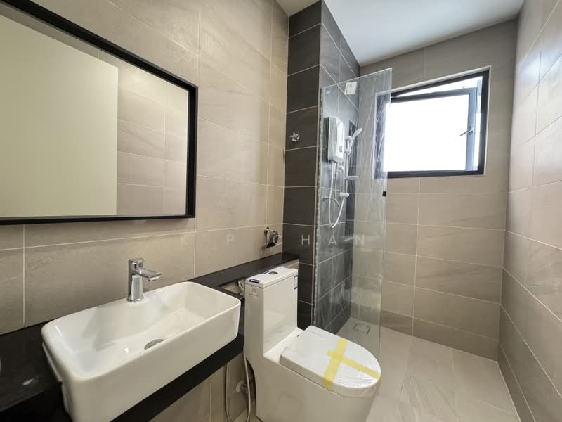 Servis Apartment untuk Disewa di 2Rio Residence @ Bandar Puteri Puchong - K P Chan - Master Bedroom Bathroom - PropertyGuru.com.my