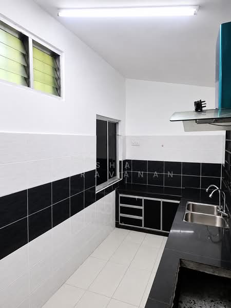 2-storey Terraced House for Rent in Taman Universiti (Sri Gading) - Sha Saravanan - Kitchen - PropertyGuru.com.my
