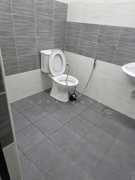 2-storey Terraced House for Rent in Taman Universiti (Sri Gading) - Sha Saravanan - Bathroom - PropertyGuru.com.my