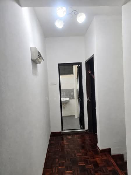 2-storey Terraced House for Rent in Taman Universiti (Sri Gading) - Sha Saravanan - Bathroom - PropertyGuru.com.my