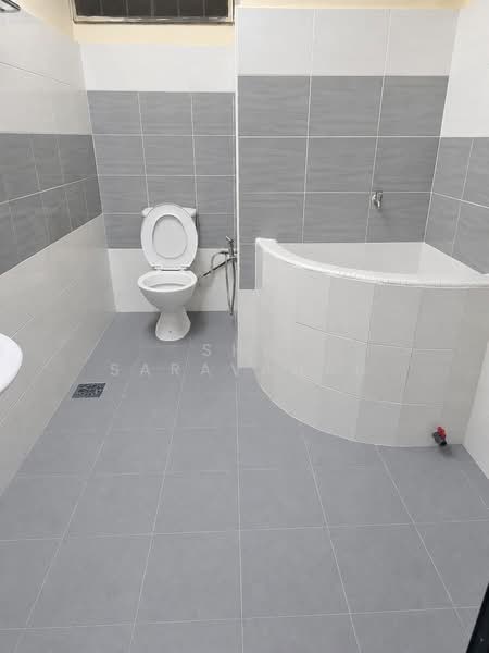 2-storey Terraced House for Rent in Taman Universiti (Sri Gading) - Sha Saravanan - Bathroom - PropertyGuru.com.my