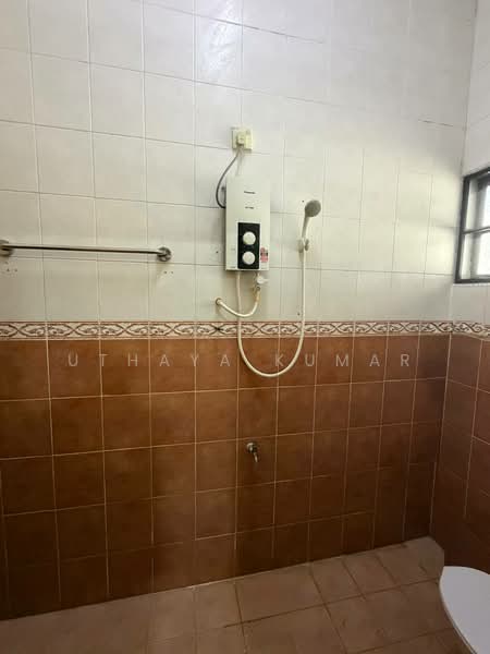 Rumah Teres 2 Tingkat untuk Dijual di Taman Gembira Baru (Klang) - Uthaya Kumar - Bathroom - PropertyGuru.com.my