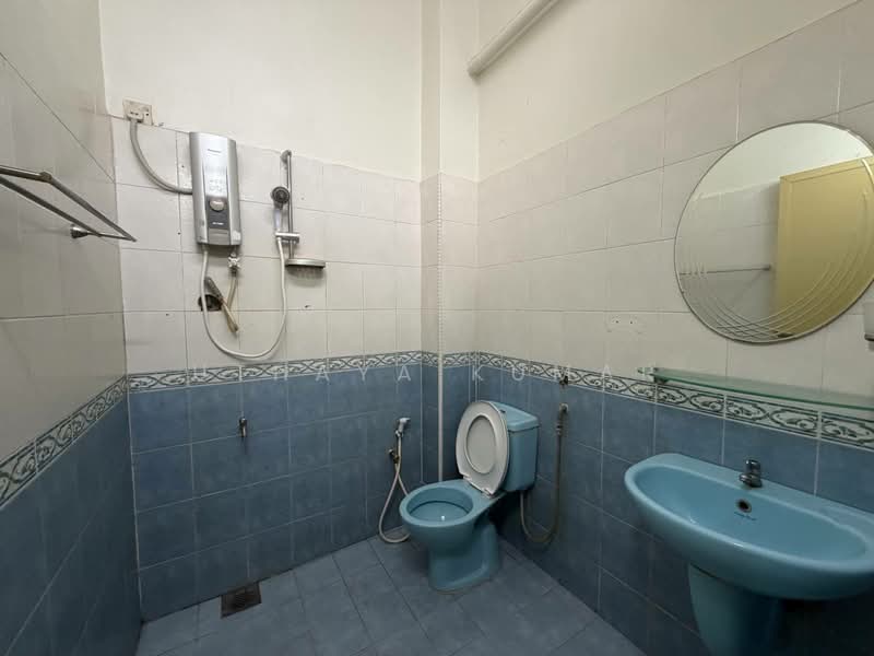 Rumah Teres 2 Tingkat untuk Dijual di Taman Gembira Baru (Klang) - Uthaya Kumar - Bathroom - PropertyGuru.com.my