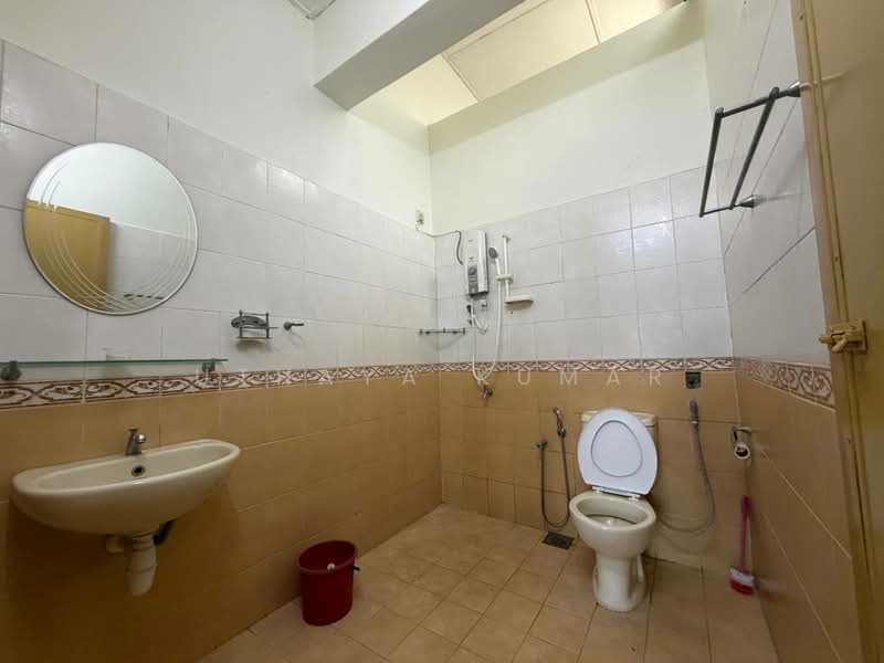 Rumah Teres 2 Tingkat untuk Dijual di Taman Gembira Baru (Klang) - Uthaya Kumar - Bathroom - PropertyGuru.com.my