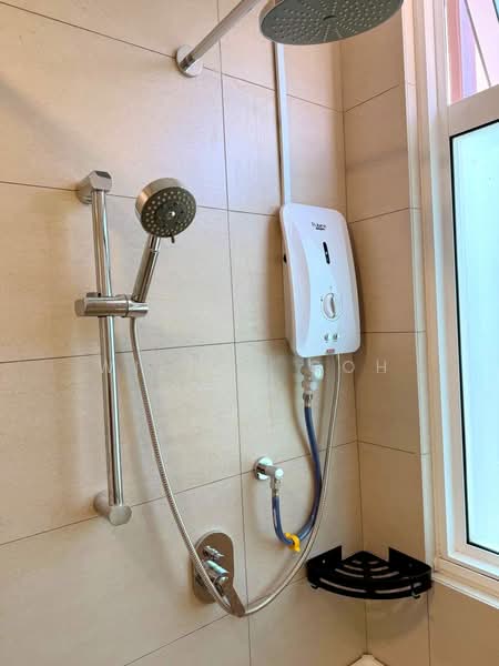 Kondominium untuk Disewa di Ferringhi Residence 2 - Wilson Goh - Bathroom - PropertyGuru.com.my