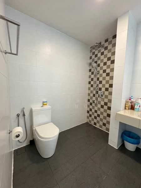 3-storey Terraced House for Rent in Rawang (Selangor) - Katherine Leong - Bathroom - PropertyGuru.com.my