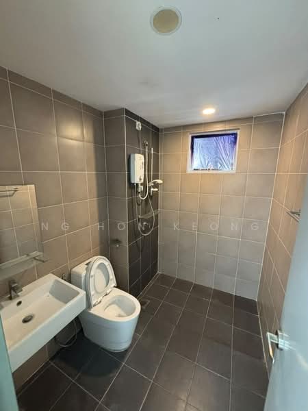 Kondominium untuk Disewa di Aurora Residence @ Lake Side City - Ng Hon Keong - Bathroom - PropertyGuru.com.my