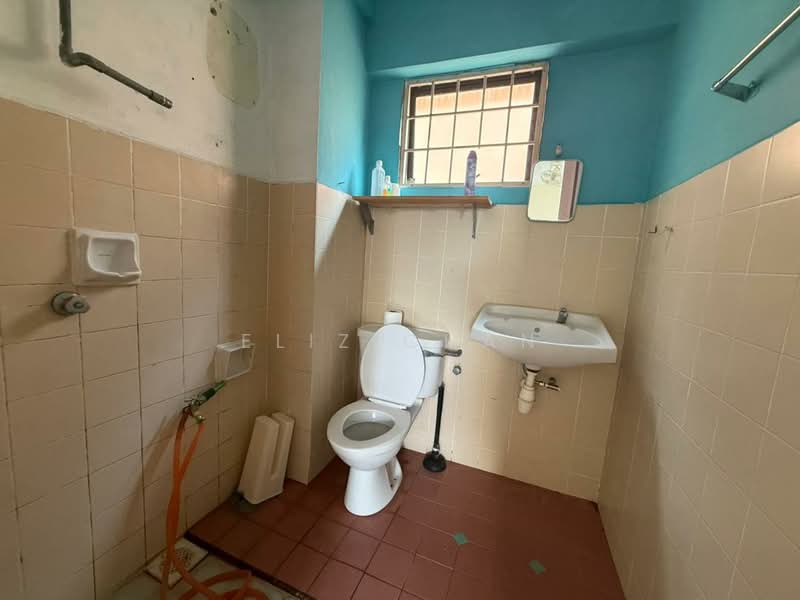 Apartment for Rent at Aman Puri Apartment - Eliz Chan - Bathroom - PropertyGuru.com.my