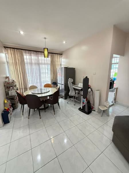 Rumah Berkembar untuk Dijual di Taman Bukit Jaya (Ulu Tiram) - Moi Fang Chai - Dining Room - PropertyGuru.com.my