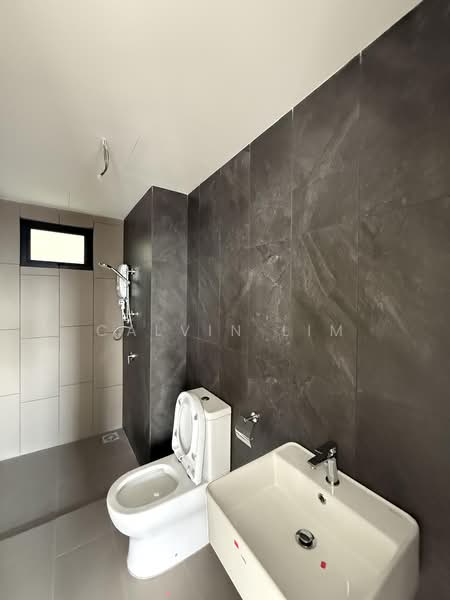 Kondominium untuk Dijual di Tuai Timur - Calvin Lim - Bathroom - PropertyGuru.com.my