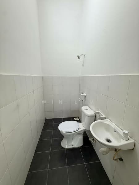 Rumah Teres 2 Tingkat untuk Dijual di Taman Scientex Senai (Senai) - Win Lim - Bathroom - PropertyGuru.com.my