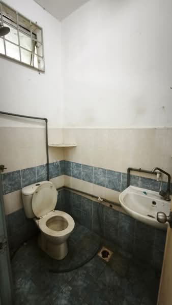 1-storey Terraced House for Sale in Taman Angkasa Nuri (Durian Tunggal) - Tim Piong - Bathroom - PropertyGuru.com.my