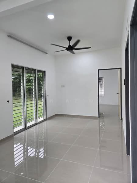 Rumah Berkembar untuk Disewa di Sungai Buloh (Selangor) - Wan Azima - Living Room - PropertyGuru.com.my
