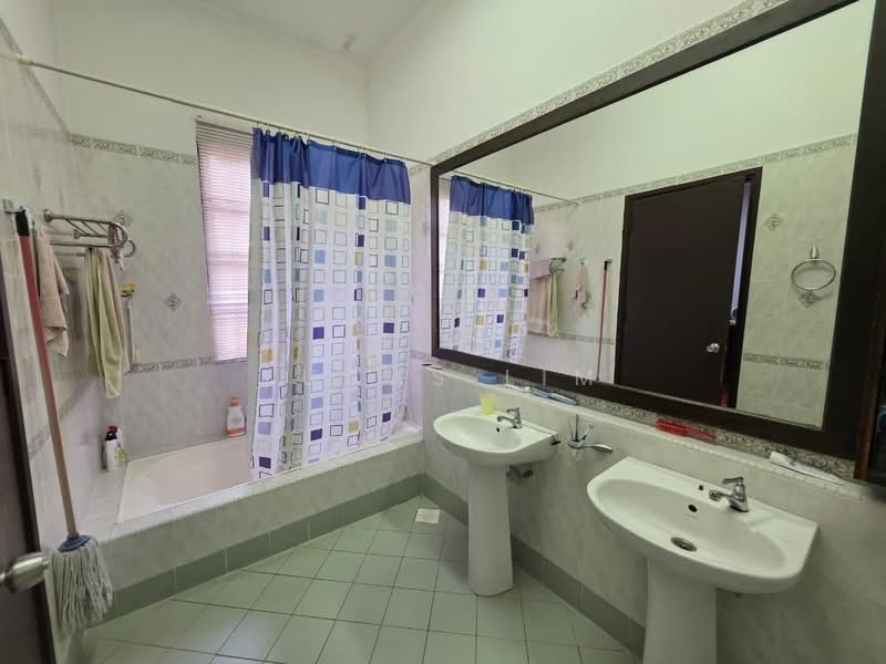 Terraced House for Sale in KL City Centre (Kuala Lumpur) - Lucas Lim - Bathroom - PropertyGuru.com.my