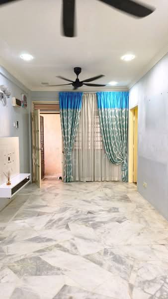 Apartment for Sale at Pangsapuri Seri Mawar - Nurul Ain Mohd Razali - Living Room - PropertyGuru.com.my