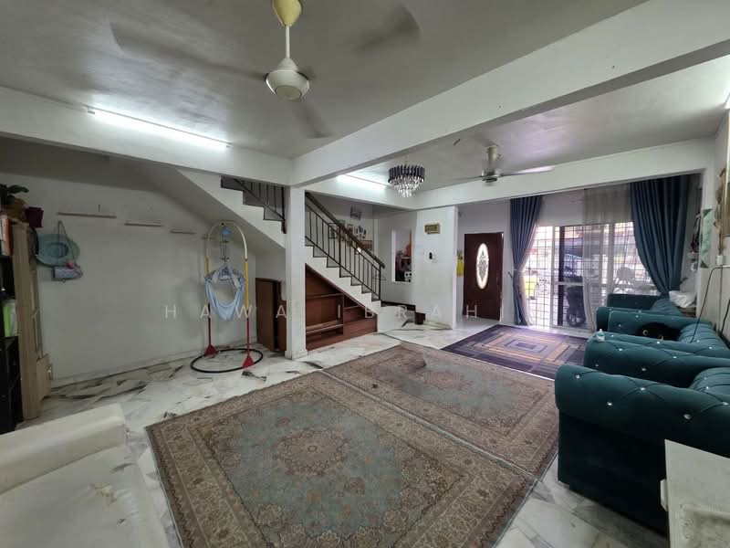 2-storey Terraced House for Sale in Bandar Teknologi Kajang (Kajang) - Hawa Ibrahim - Living Room - PropertyGuru.com.my