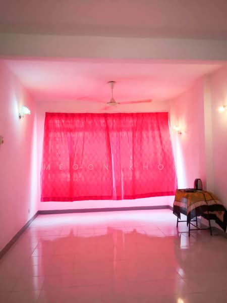 Pangsapuri untuk Disewa di D'shire Villa - Meoon Khor - Living Room - PropertyGuru.com.my