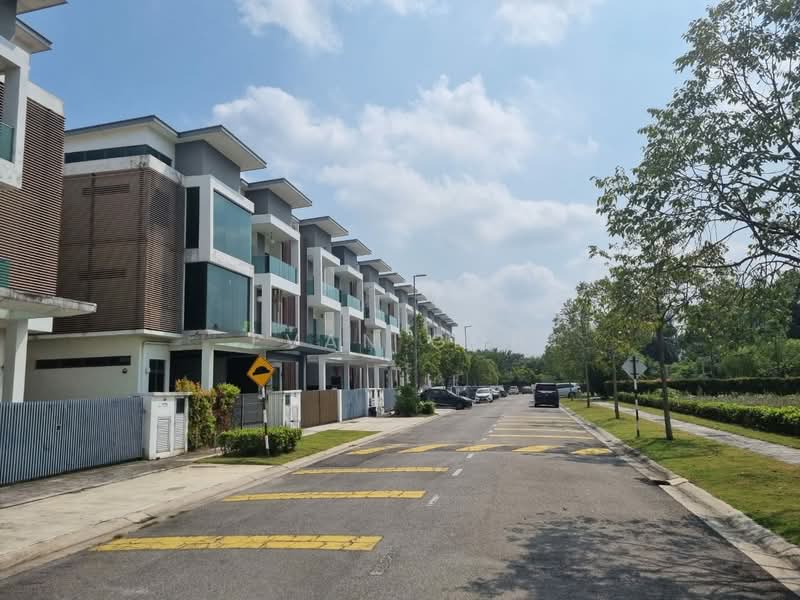 Rumah Teres 3 Tingkat untuk Dijual di Bandar Nusaputra (Puchong) - Evan Goh - Exterior - PropertyGuru.com.my