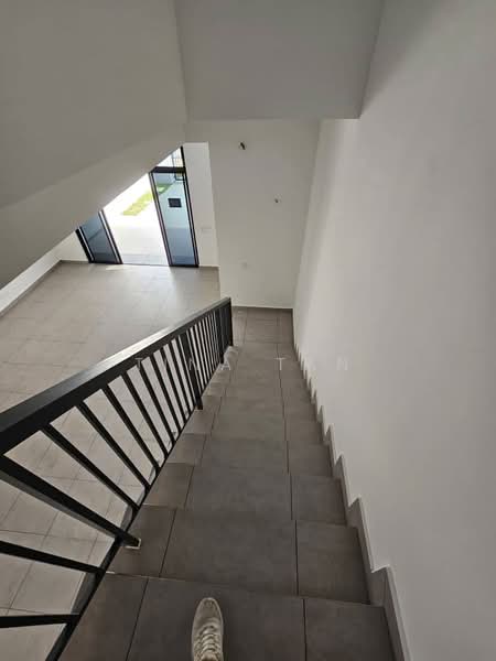 Rumah Teres 2 Tingkat untuk Dijual di Taman Mount Austin (Tebrau) - Tina Tan - Entrance - PropertyGuru.com.my