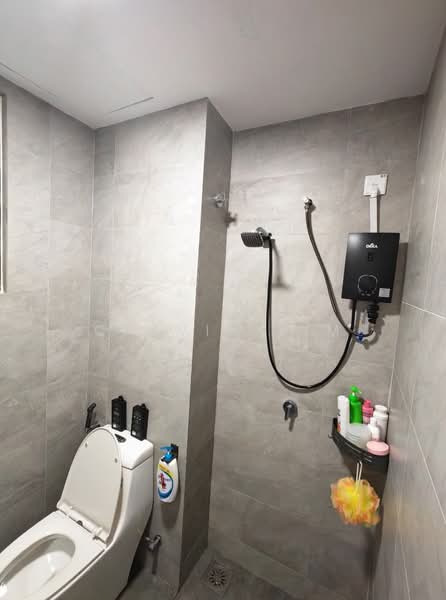 Service Residence for Sale at SUNSURIA FORUM SERVICED APARTMENT - Calvin Lim - Bathroom - PropertyGuru.com.my