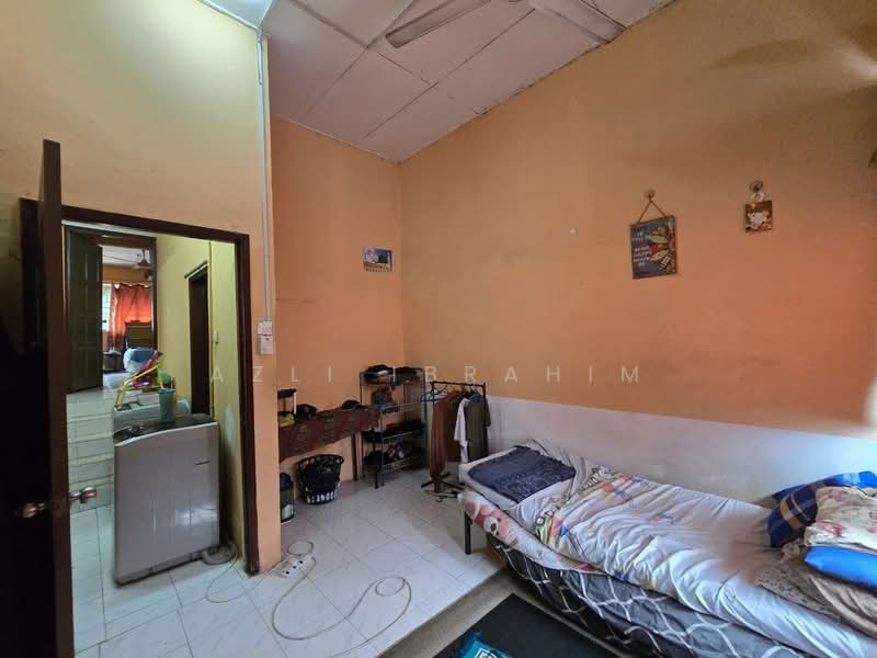 Rumah Teres 2 Tingkat untuk Dijual di Taman Orkid Desa (Cheras) - Azli Ibrahim - Bedroom - PropertyGuru.com.my