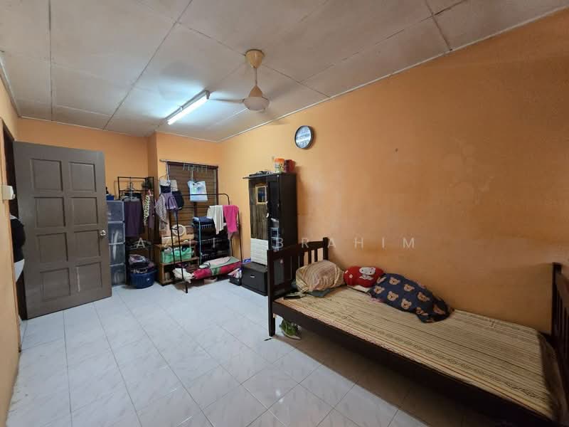 Rumah Teres 2 Tingkat untuk Dijual di Taman Orkid Desa (Cheras) - Azli Ibrahim - Bedroom - PropertyGuru.com.my
